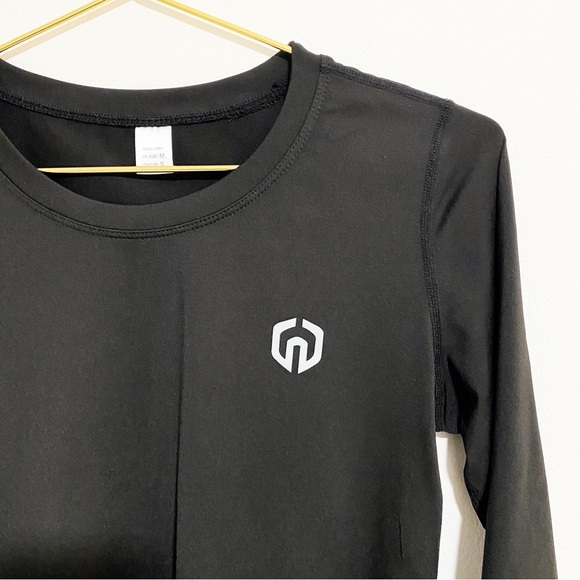 Neleus Crop Top - Picture 2 of 4